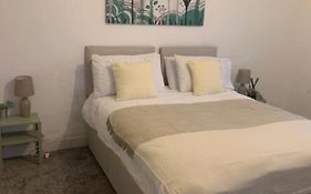 Wandsworth, South London Deluxe King Room 1